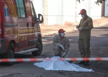 Homem é esfaqueado no peito e morre no centro da Capital