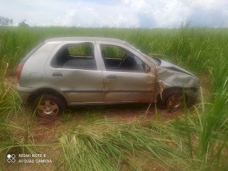 Papai Noel morre e 4 pessoas ficam feridas após capotamento de veículo em Jateí