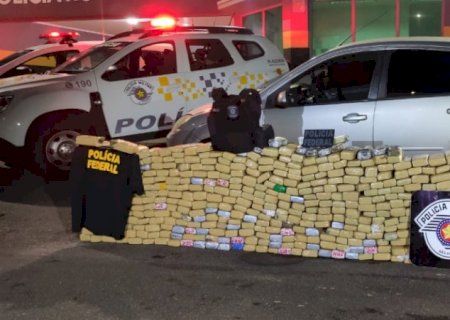 Carro com placas da Capital é apreendido com maconha e skank em SP