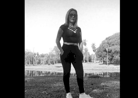 Motociclista morre após perder o controle e atropelar pedestre