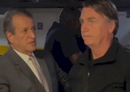Bolsonaro chega ao Brasil para liderar o PL