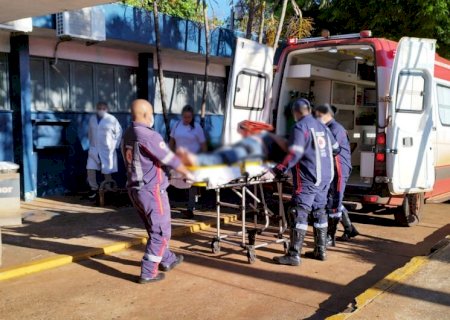 Atrapalhado pelo sol, motorista atropela pedestre no Jardim Carisma