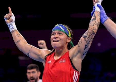 Beatriz Ferreira sobra na final e fatura bicampeonato mundial de boxe