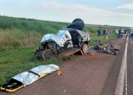 Acidente entre carro e carreta na BR-163 mata casal e criança