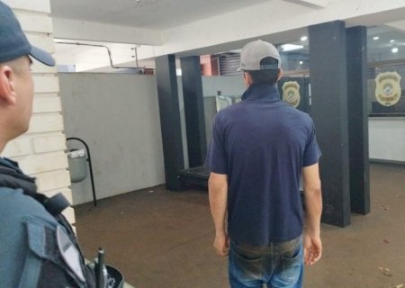 Jovem é preso com droga após tentar fugir da PM