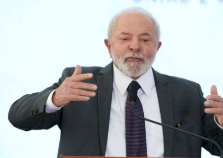 Lula adia embarque à China após apresentar pneumonia leve