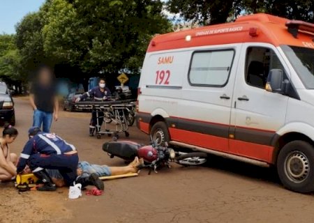 Homem cai de moto e fica gravemente ferido em Dourados