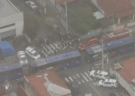 Três professores e dois alunos são esfaqueados dentro de escola em São Paulo