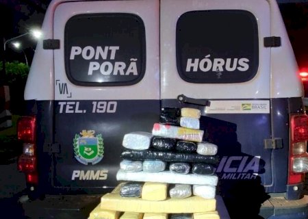 Polícia flagra homem com mais de 20 quilos de maconha em ônibus