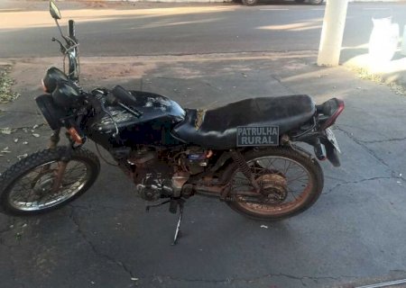 Homem é flagrado com motocicleta roubada em assentamento
