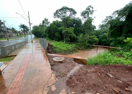 Prefeitura notifica Sanesul por erosão às margens da ponte da Hayel