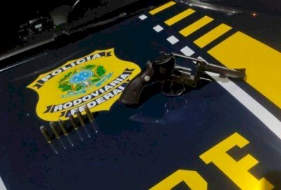 PRF prende homem dirigindo bêbado e armada na BR-463