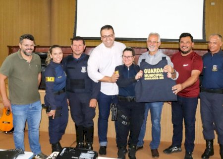 Prefeito Alan entrega 142 coletes balísticos para a GMD