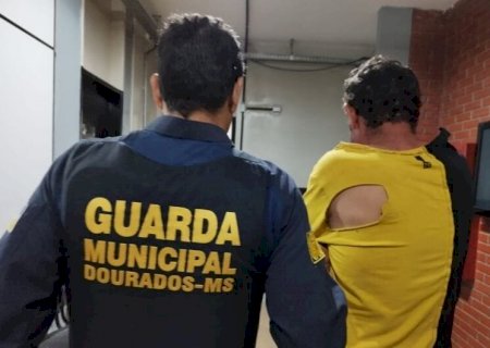 Homem que Havia Furtado Hamburgueria é Preso ao Voltar e Tentar Furtar no Mesmo Local