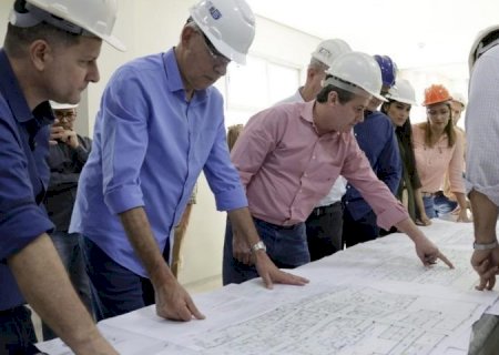 Secretários de Infraestrutura e Saúde vistoriam obra do HR de Dourados