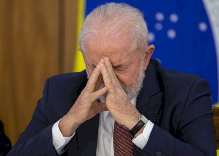 Lula evita falar sobre 'assuntos' do Brasil