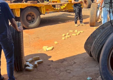 Polícia Federal apreende meia tonelada de maconha escondida em pneu de caminhão