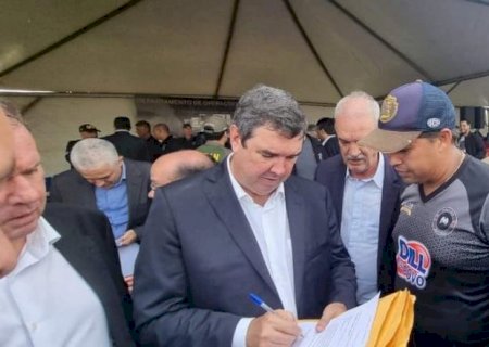 Dill do Povo Cai na Graça dos Douradenses