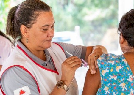 Vacina bivalente contra Covid-19 foi aplicada em 5.500 douradenses