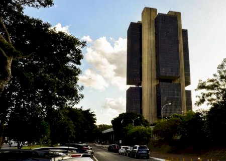 Divergências com Banco Central marcam 100 primeiros dias de governo
