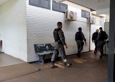 Após ocupação, grupo é retirado de obras de condomínio e arma é apreendida