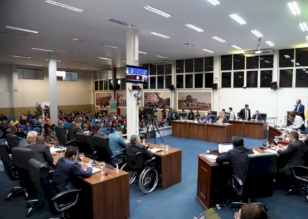 Câmara Municipal aprova PL do Executivo que altera o PCCR da Educação
