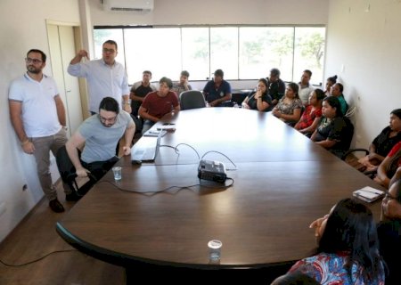 Alan Guedes apresenta proposta de reajuste a professores sem formação