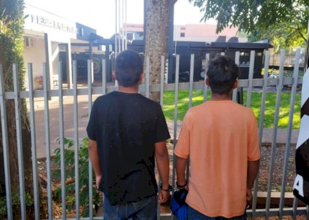 Adolescentes que mataram homem a facadas são levados para a Unei