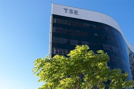 Chefe do combate à desinformação do TSE é preso por violência doméstica