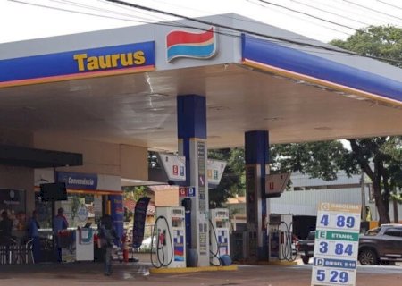 Após anúncio da Petrobras, preço da gasolina 'cai' até R$ 0,30 em Dourados