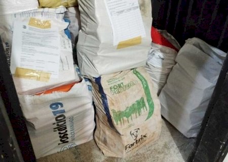 Traficante abandona veículo com maconha e skunk após perseguição