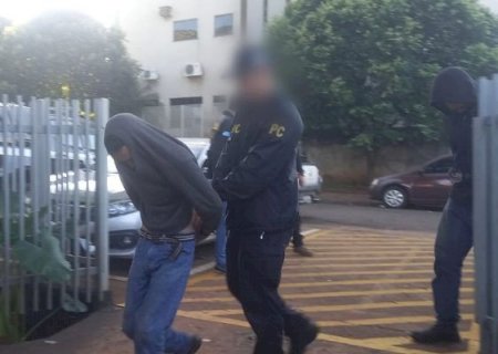 Pai e filho são presos acusados de matar cobrador na BR-163 em Dourados