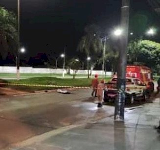 Ciclista morre atropelado em avenida da fronteira de MS; motorista fugiu