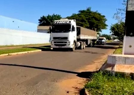 Proprietário de carreta apreendida na fronteira é liberado do cárcere privado