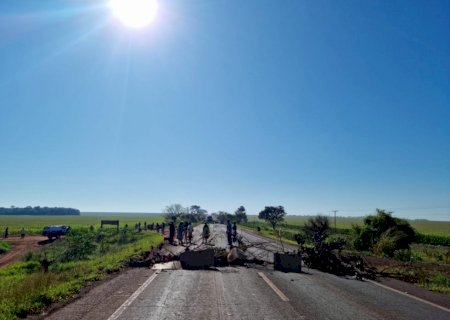 Indígenas também bloqueiam BR-463 entre Dourados e Ponta Porã