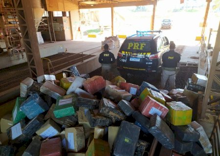 PRF apreende caminhão com 6,5 toneladas de maconha em Maracaju