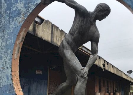 Governo do Estado fará reforma completa do ginásio esportivo de Dourados