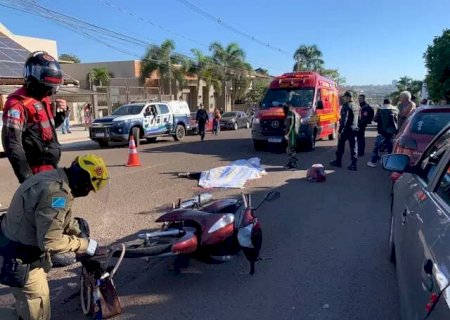 Motociclista morre ao cair embaixo de carreta e ter corpo dilacerado