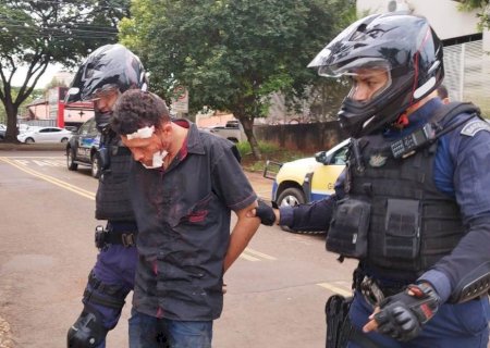 Em alta velocidade, motociclista foge de guardas em Dourados