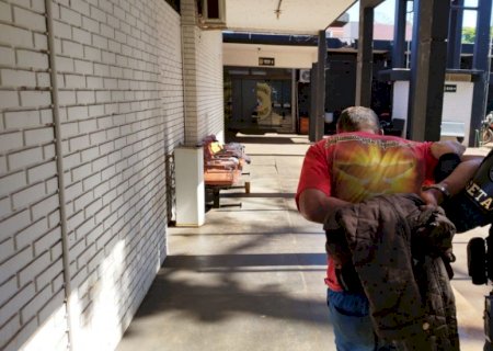 Homem rouba celulares de Paróquia para pagar programa sexual