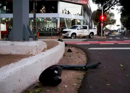 Motociclista morre em colisão com caminhonete em avenida da Capital
