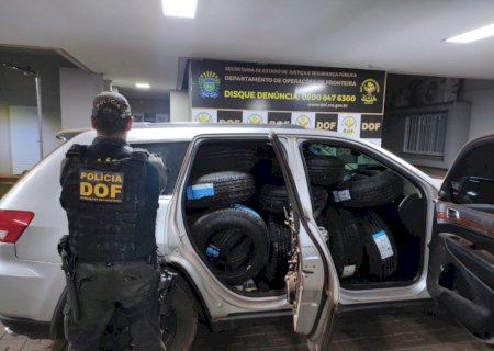 Polícia apreende carro com mais de 100 pneus contrabandeados