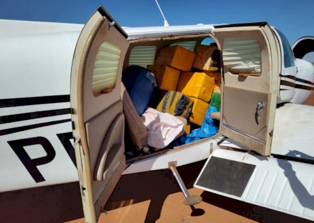 Caças interceptam avião que saiu do Paraguai com 400 quilos de cocaína