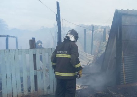 Devastador Incêndio Arrasa Comunidade Santa Felicidade em Dourados