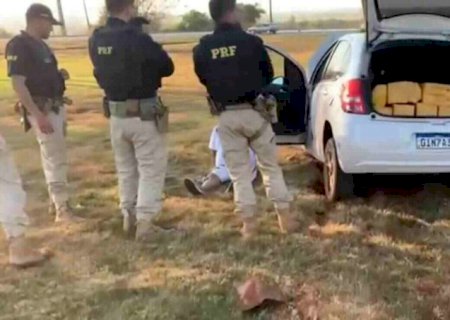 Traficante carioca tenta fugir da PRF e bate carro com droga em poste na avenida Marcelino Pires