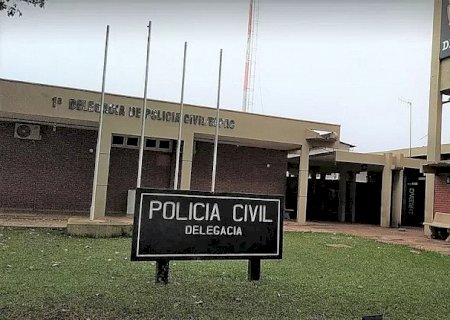Casal é preso após realizar disparos com pistola em frente à conveniência em Dourados