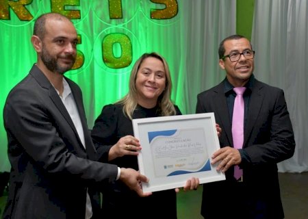 Lia Nogueira Prestigia Cinquentenário de Escola Estadual,em Dourados