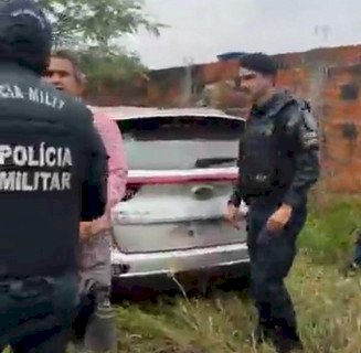 Trabalho conjunto da polícia paraguaia e brasileira recuperam veículo furtado e 3 são presos