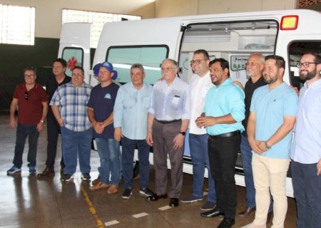 Prefeitura entrega mais uma ambulância para renovação da frota