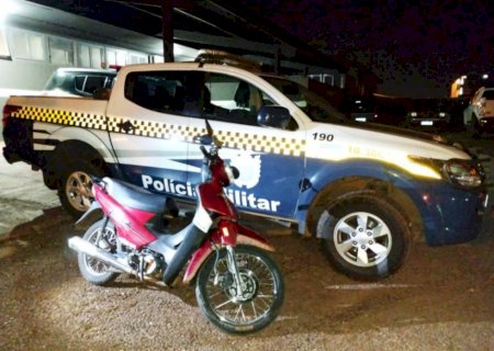 Ladrão é preso após roubar moto e ser derrubado pela vítima